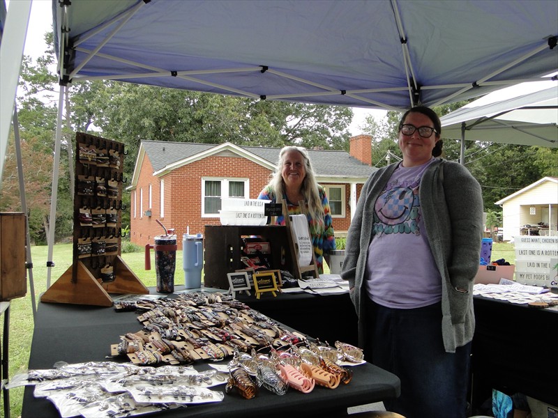 Let's stroll into the vendor's booths!