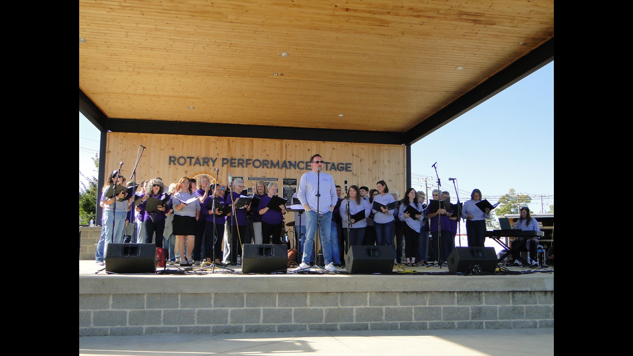 Rotary Stage - Studio 3 Chorale performs.