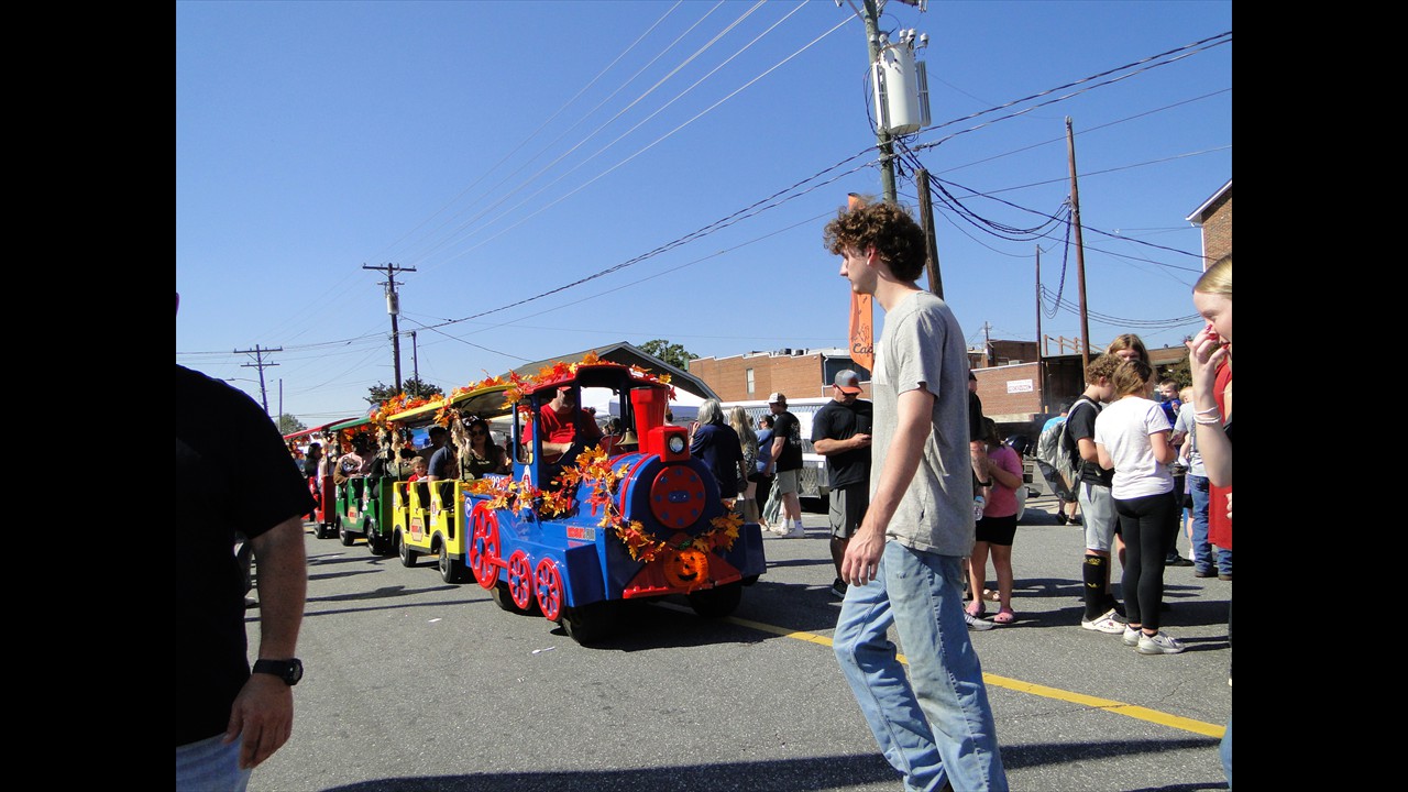 Little Blue Choo takes a trip through Town.